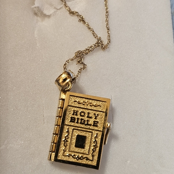 Gorgeous 14k Yellow Gold 3D Bible Pendant Necklace π π - Picture 2 of 8